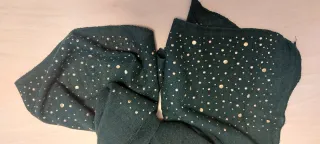 Bufanda verde con detalles dorados