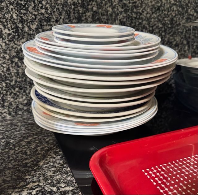 Juego de platos antiguos de porcelana