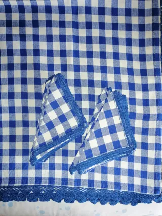 Tovaglia con 15 tovaglioli 260x130 cm