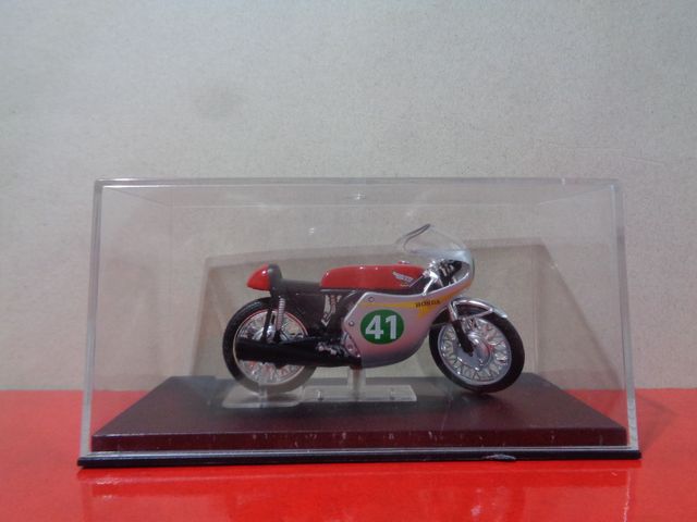 Honda RC162 Mike Hailwood 1961 1/24