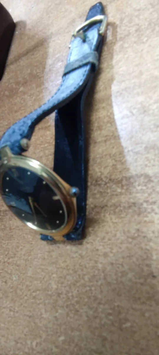 Orologio altanus vintage nero e oro vintage