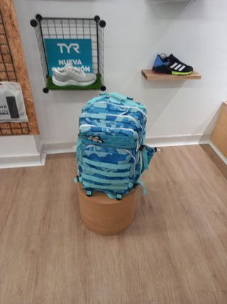 Base in legno per decorazioni in vetrine.