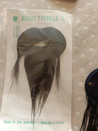 Antifaces de fiesta con flecos