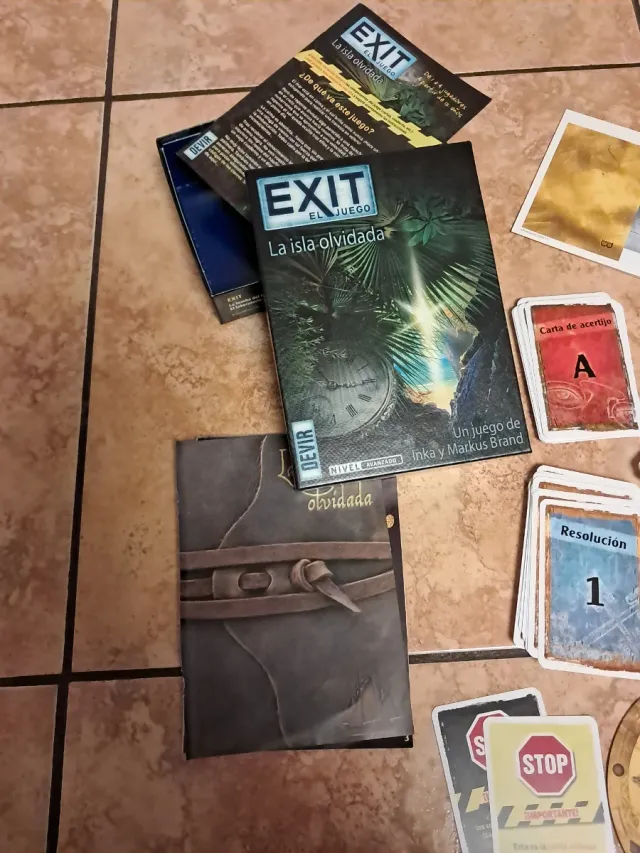 Juego de mesa EXIT: La isla olvidada