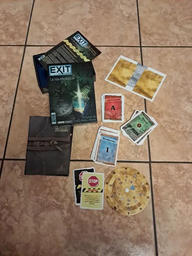 Juego de mesa EXIT: La isla olvidada