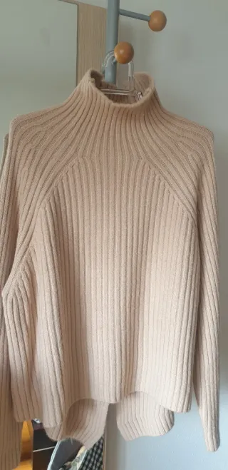 Jersey de cuello alto beige