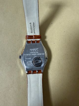 Relojes Swatch Correa piel y acer 45€ cada unidad.