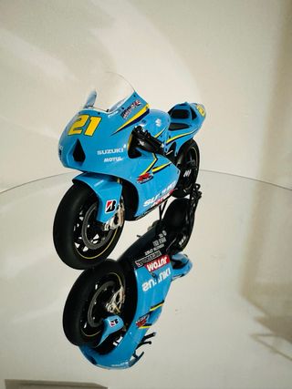 Suzuki GSV-R John Hopkins 2006 + fascículo