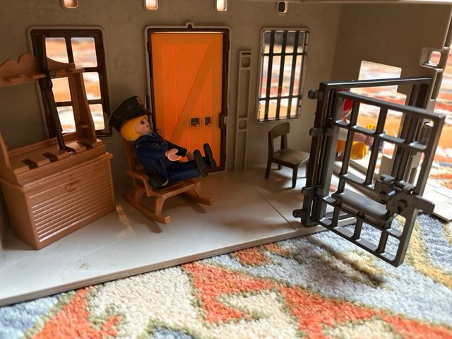 Playmobil Comisaría y Banco Plegable
