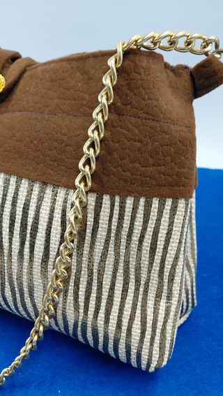Borsa tessuto marrone e oro con catena