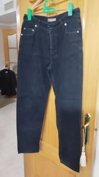 Pantalones vaqueros negros unisex con botones