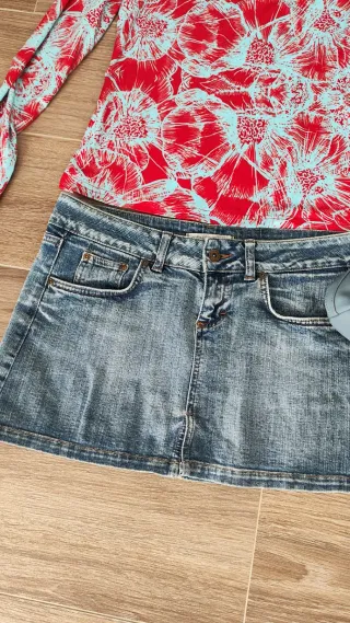 Conjunto mujer: top floral y falda vaquera