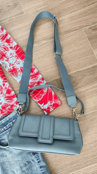 Conjunto mujer: top floral y falda vaquera