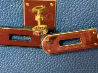 Bolso Hermès Azul con detalles dorados