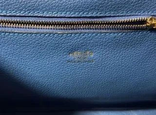 Bolso Hermès Azul con detalles dorados