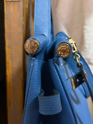 Bolso Hermès Azul con detalles dorados