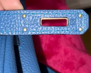 Bolso Hermès Azul con detalles dorados