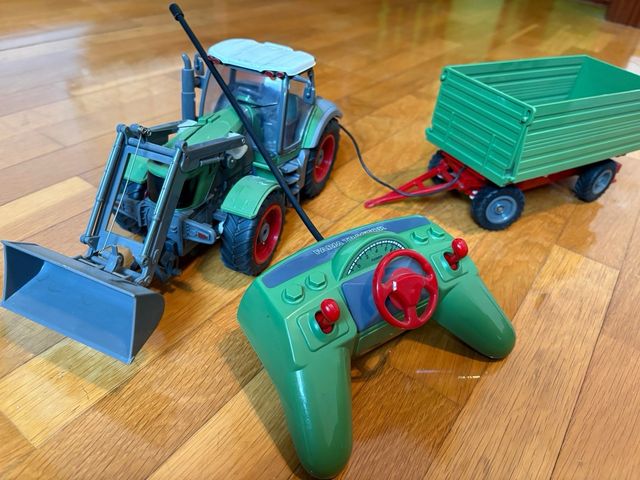 Tractor y remolque con control remoto