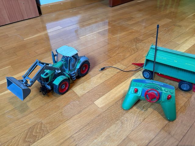 Tractor y remolque con control remoto