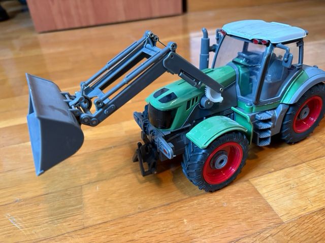 Tractor y remolque con control remoto