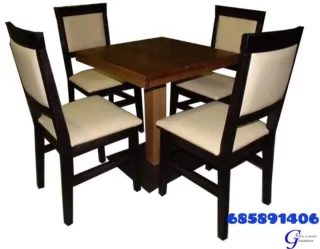 Mesa de comedor cuadrada con 4 sillas