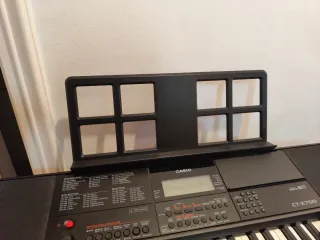Teclado Casio CT-X700 con soporte