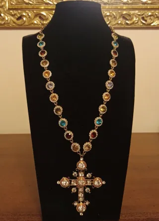Collana con croce gioiello
