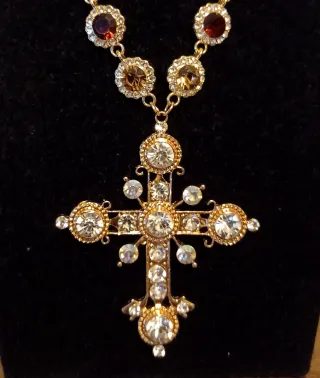 Collana con croce gioiello