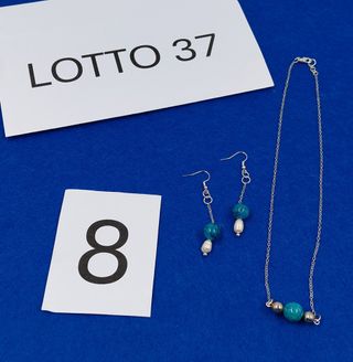 Coppia orecchini e collana blu