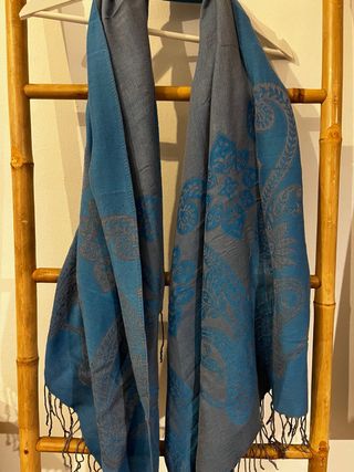 Pashmina azul y gris con estampado