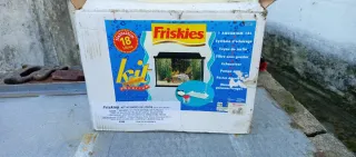 Acuario de cristal con marco negro