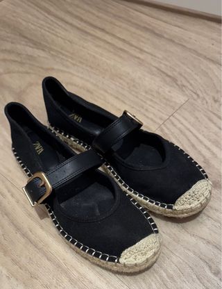 Alpargatas Zara Negras con Correa y Hebilla