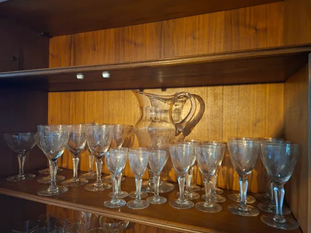 Cristalería imcompleta antigua