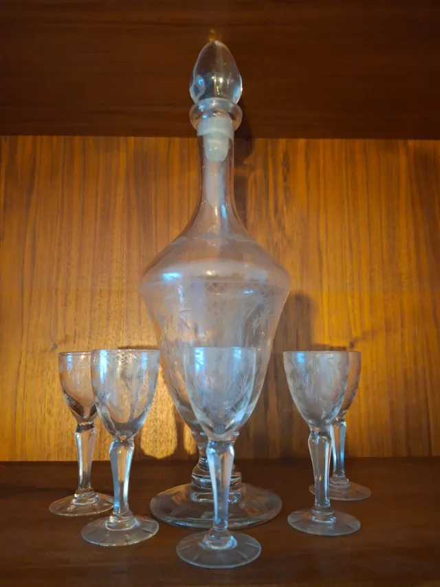 Cristalería imcompleta antigua