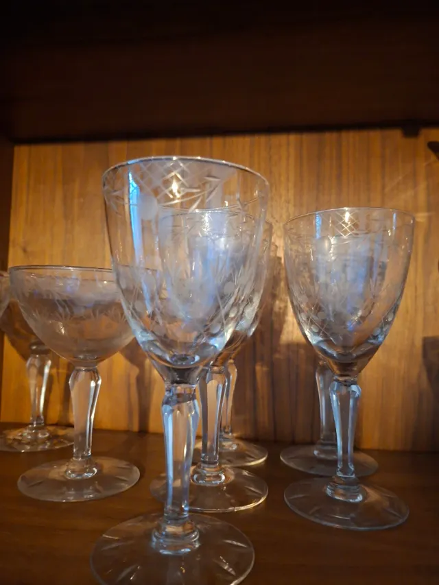 Cristalería imcompleta antigua