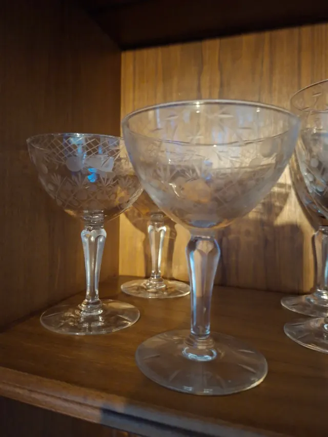 Cristalería imcompleta antigua