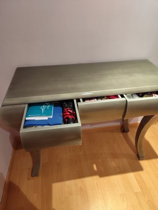 Mueble recibidor gris brillante