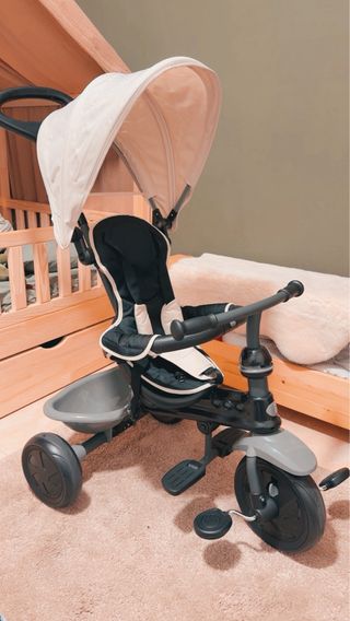 Triciclo para niño con toldo nuevo sin estrenar.