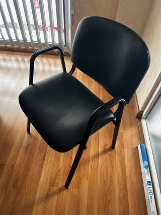 mobiliario de oficina. mesas, armarios, sillas