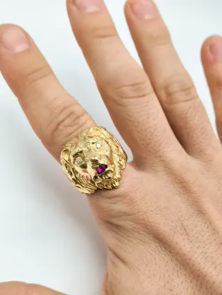 Anillo Caballero Cabeza León tallada Oro 18kt