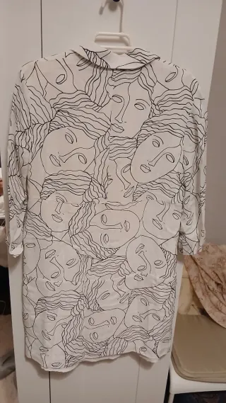 Vestido midi Bimba y Lola estampado caras