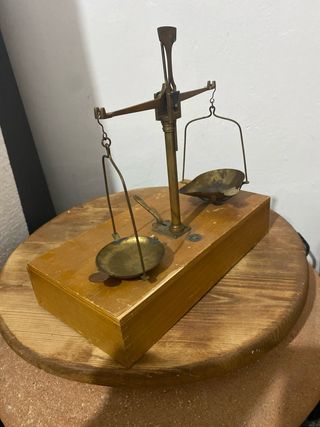 Antigua balanza de precisión