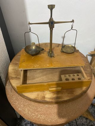 Antigua balanza de precisión
