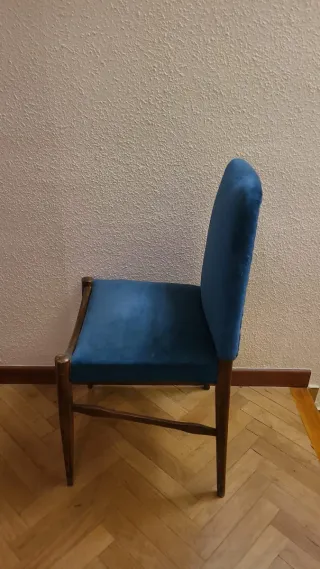 Silla antigua madera y terciopelo azul