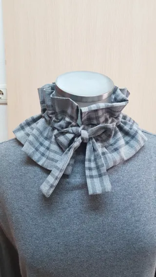 Cuello desmontable gris