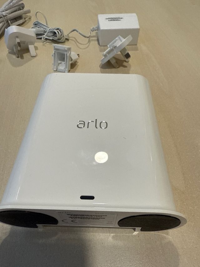 Arlo Base Station y Accesorios