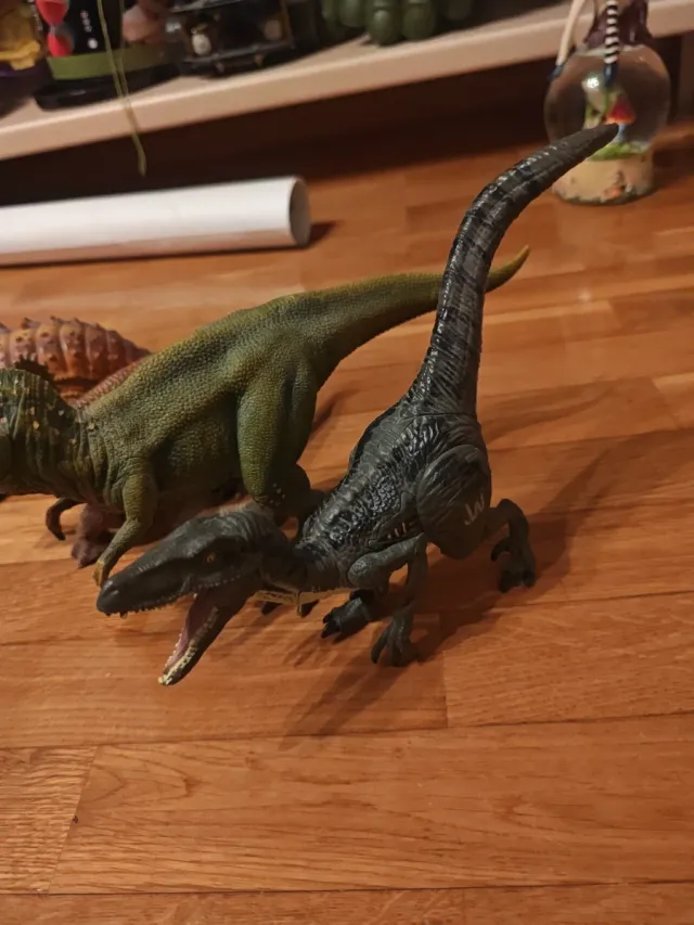 Lote de 4 figuras de dinosaurios