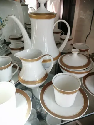 Juego de café de porcelana blanco y dorado