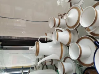 Juego de café de porcelana blanco y dorado