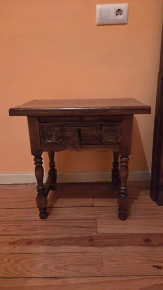 2 Camas Individuales Madera y mesilla a juego